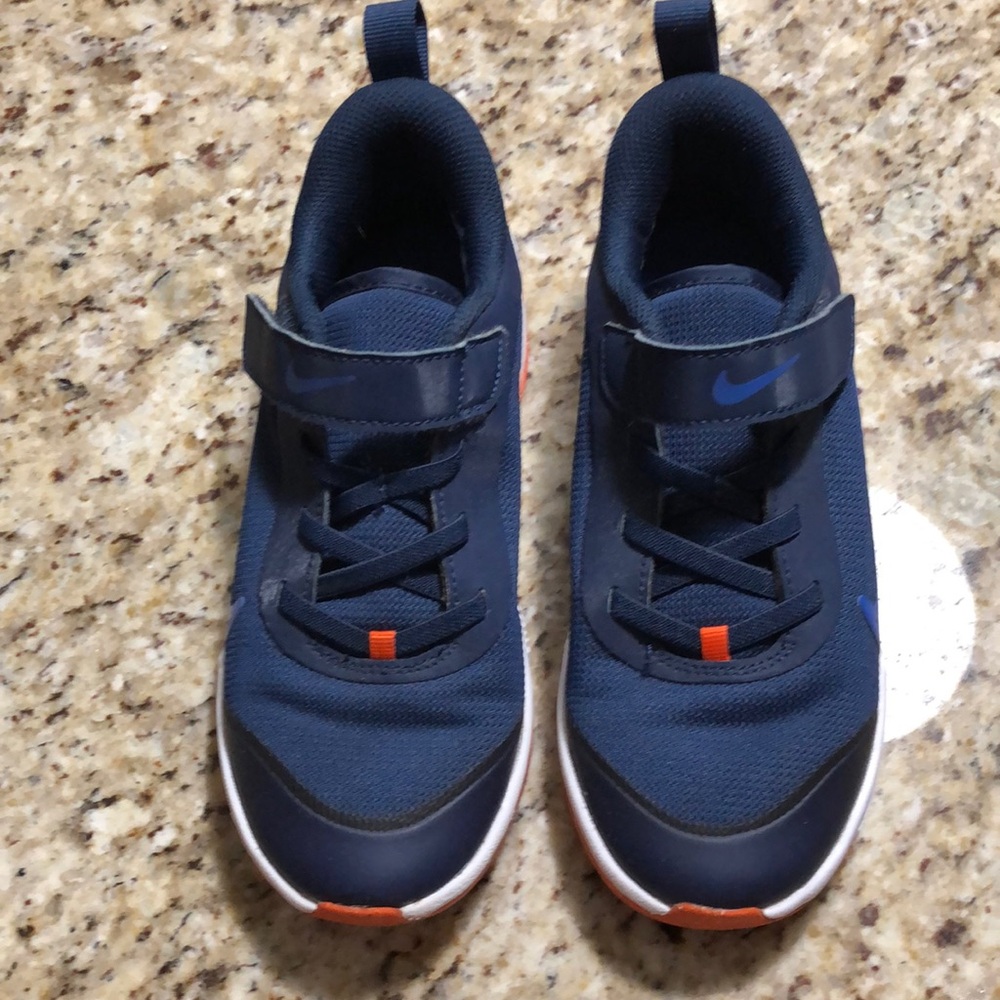 Nike Boys Youth size 2, brand new